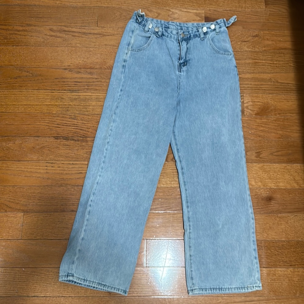 Light blue jeans with adjustable waist